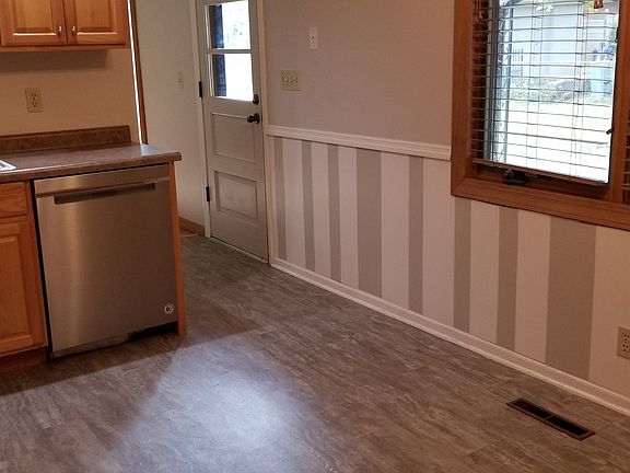 4th image of 5431 Woodsview St