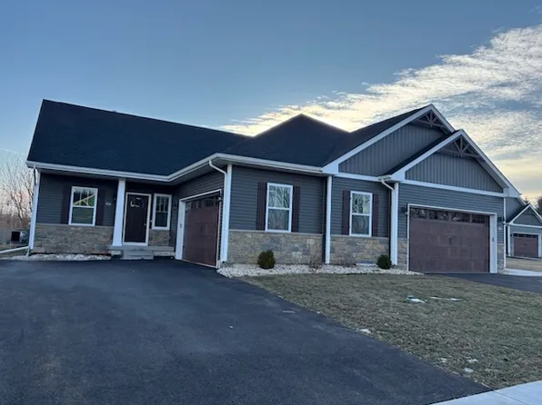 734 Anjali Ct #L, Sycamore, IL 60178