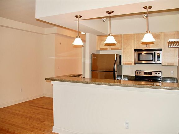 3rd image of 1333 W Broad St #U208