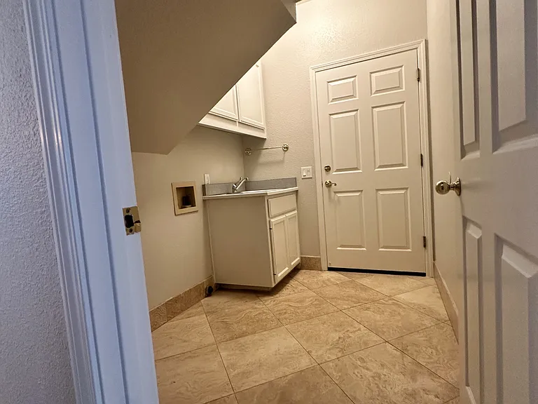 2221 Banbury Cir — Photo 46