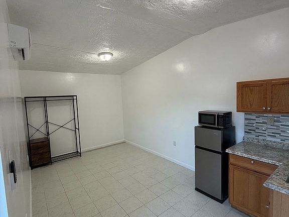 4th image of 1834 Lauderdale Manor Dr