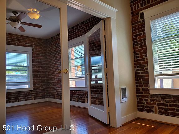 3rd image of 810 NE Couch St #4448119