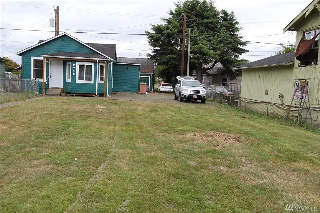 2718 Sumner Ave photo 1
