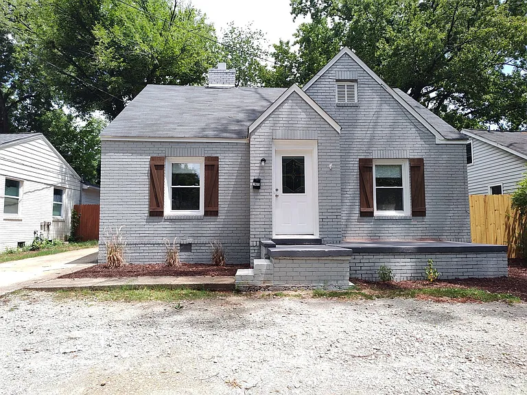 1405 Shamrock Dr — Photo 1