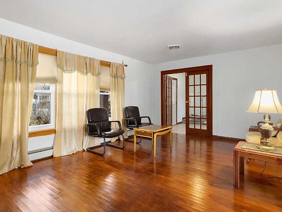 3rd image of 137 Sequoia Dr