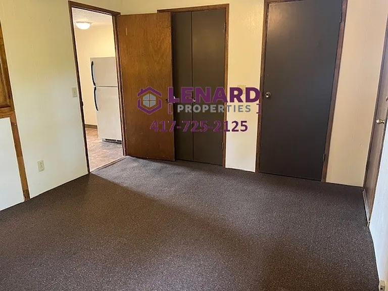 239 W College St — Photo 10