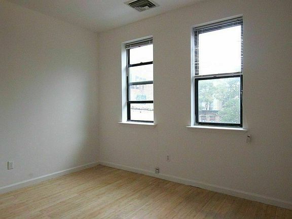 5th image of 233 Montrose Ave