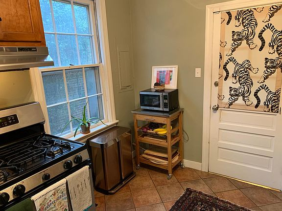 Cozy, well equipped designer kitchen