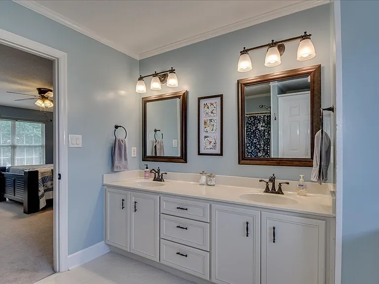 1156 Parkside Trl — Photo 3
