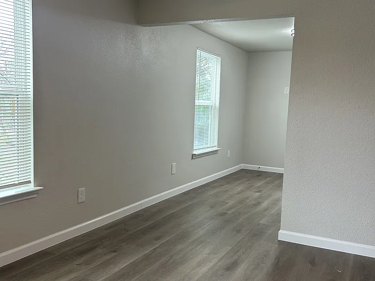 407 N Justin Ave #B — Photo 5
