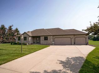 N7572 Stonehaven Dr, Portage, WI 53901