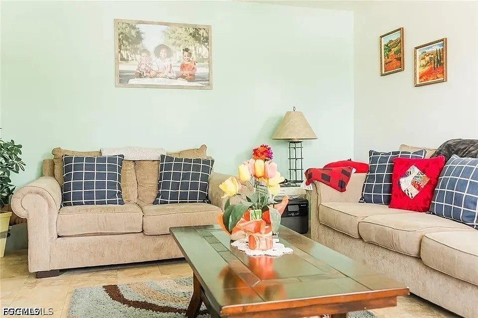 4 bed, 2.0 bath, 1469 sqft, $1,950 — Photo 2