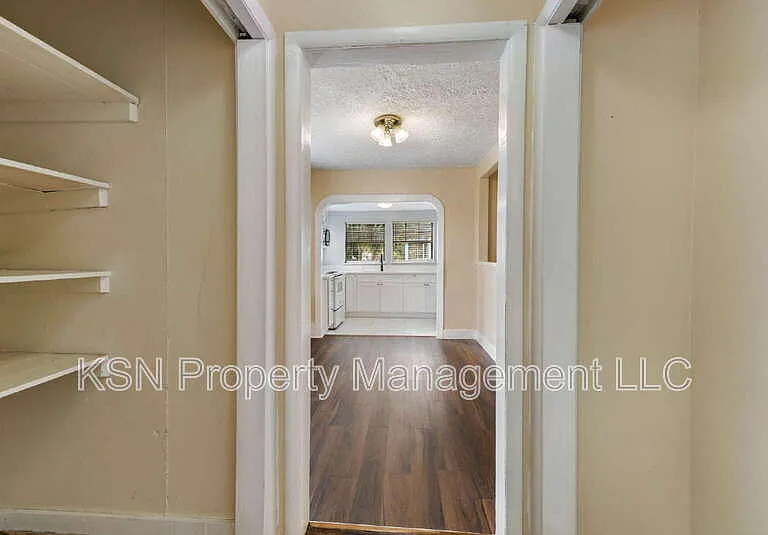 1921 Reynolds St — Photo 28