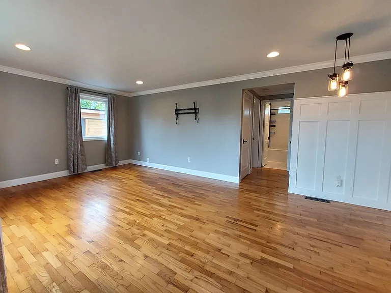 3321 N Mullen St — Photo 3