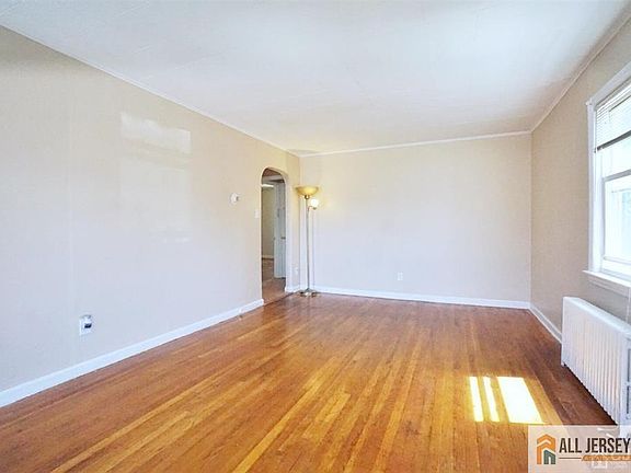 3rd image of 19 W Prospect St