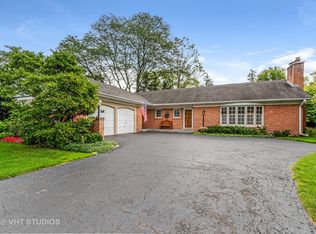 61 E Canterbury Ln, Northfield, IL 60093