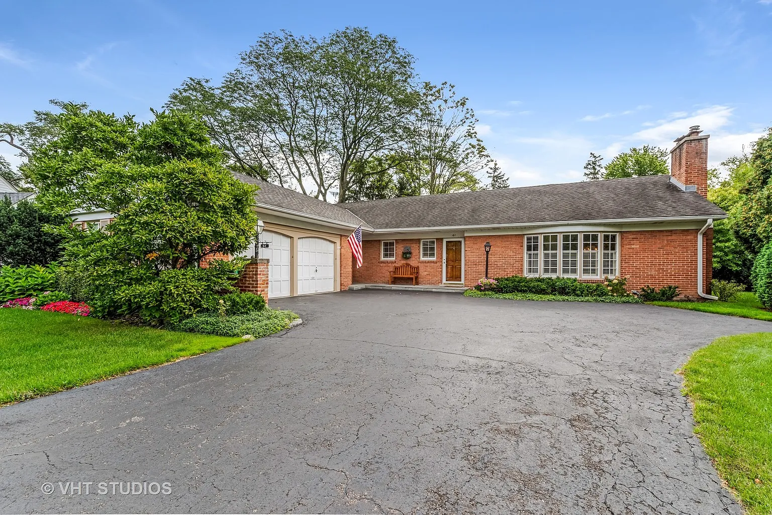 61 E Canterbury Ln photo 1