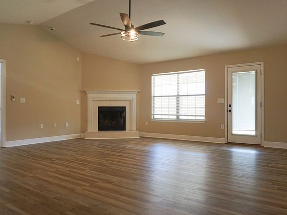 4th image of 141 Bronze Cir
