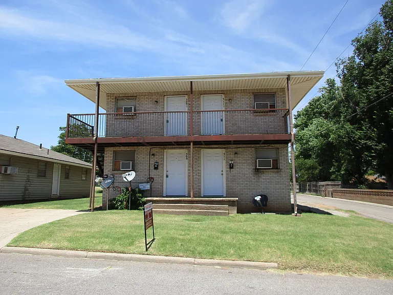 309 E Oklahoma Ave — Photo 2