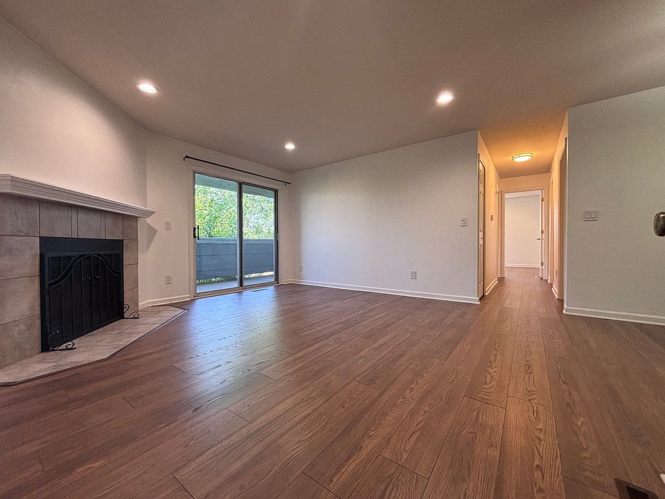 open floor plan - entrance living space