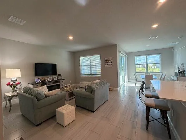 3 bed, 2.0 bath, 1654 sqft, $2,900 — Photo 4