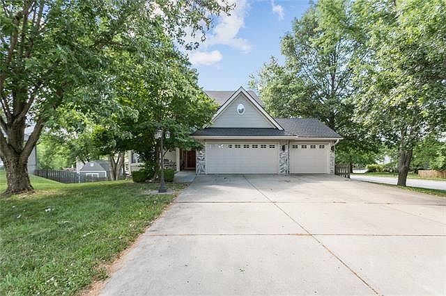 1st image of 1600 Canterbury Ct
