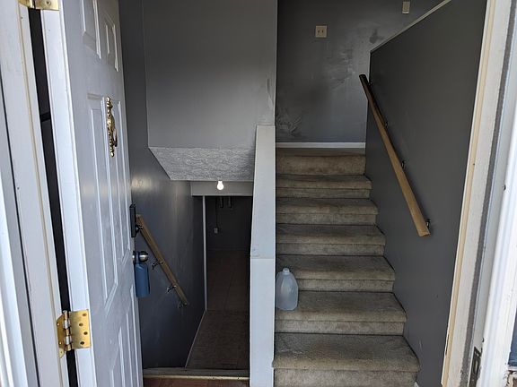 4th image of 1050 Susan Dr