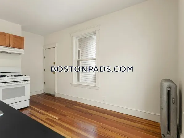 20 Fairmount St, Dorchester Center, MA