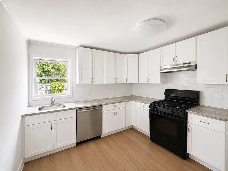 213 Vernon St — Photo 5