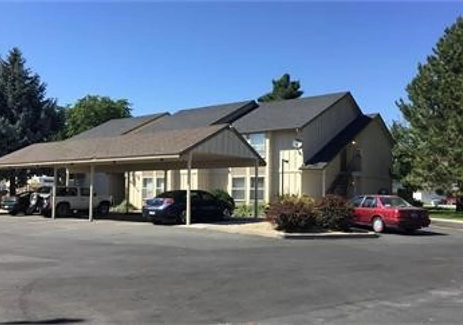 Thurman Complex — Photo 1