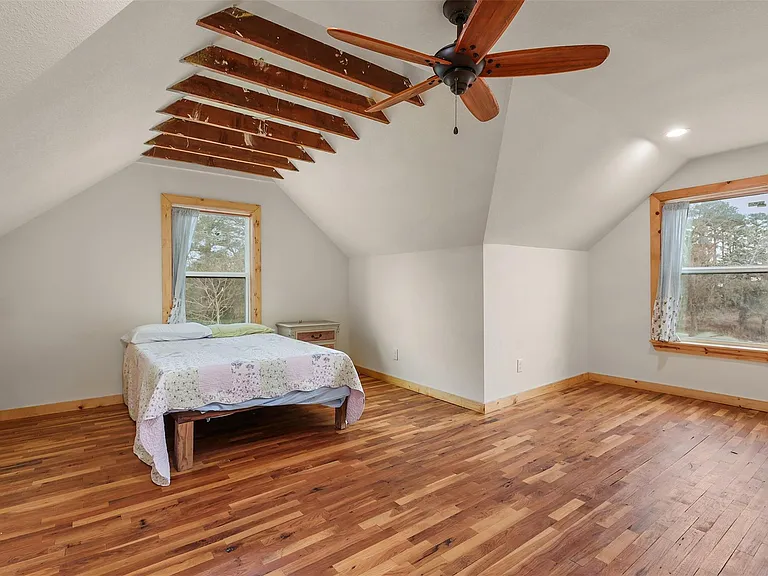 9009 Lazy Ln — Photo 24