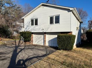 19 Windsor Rd, Great Neck, NY 11021