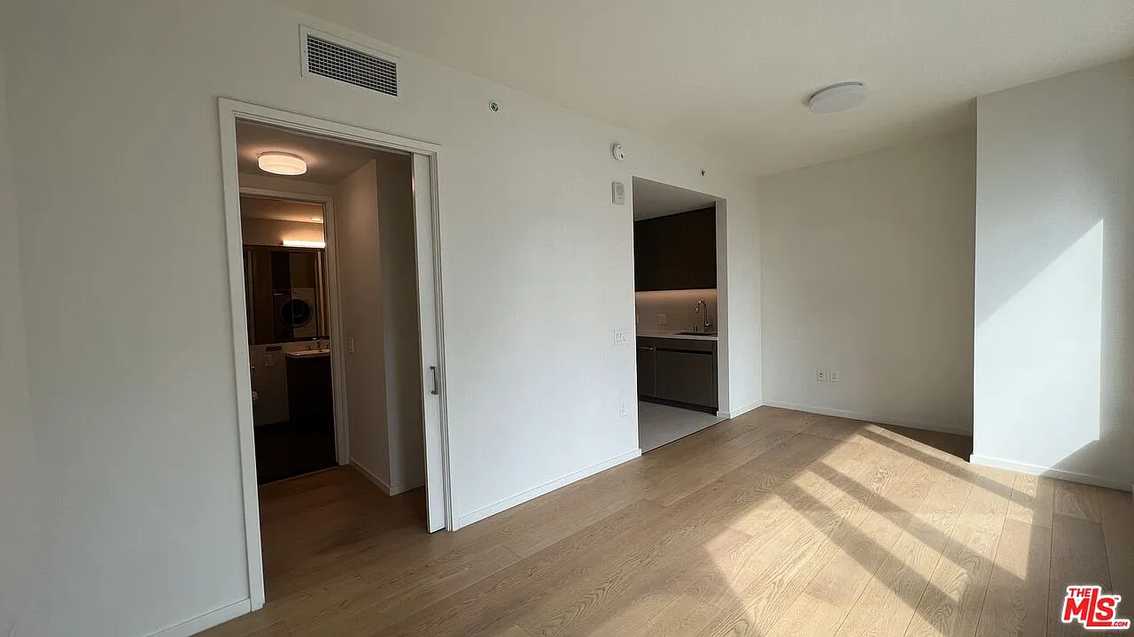 Studio, 1.0 bath, 480 sqft, $2,500 — Photo 4