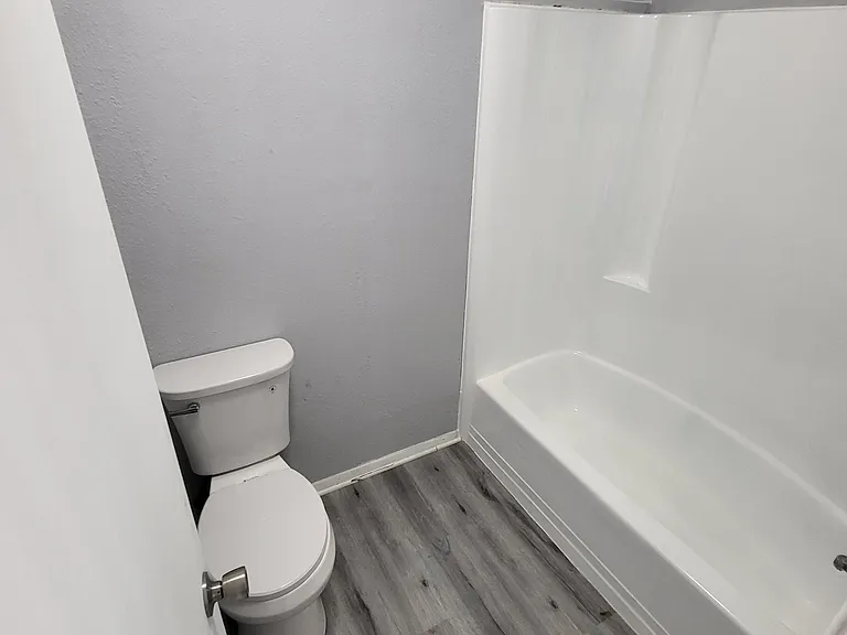 2441 Robert Burns Dr — Photo 8