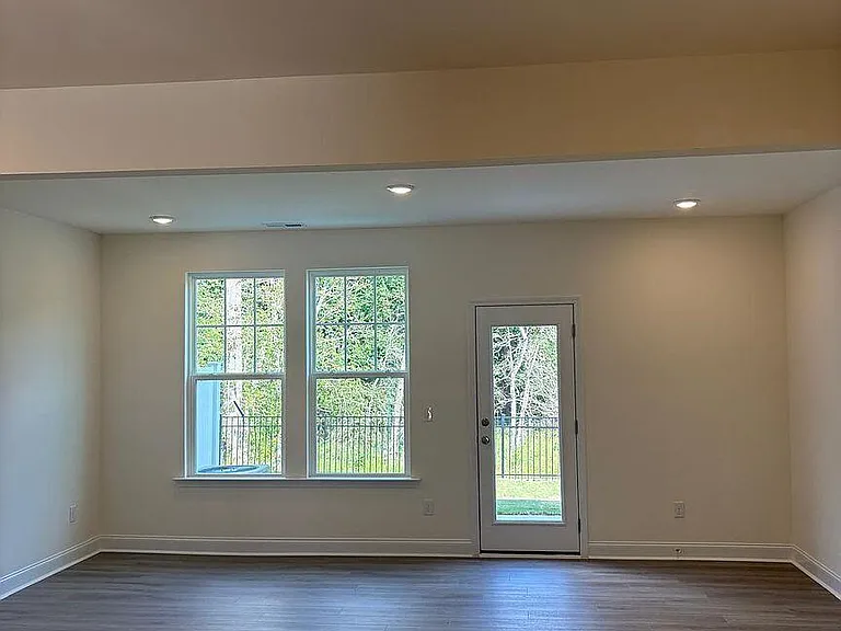 907 Kensley Grove Ln — Photo 3