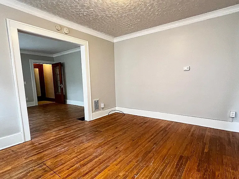 887 Woodbine Ave — Photo 11
