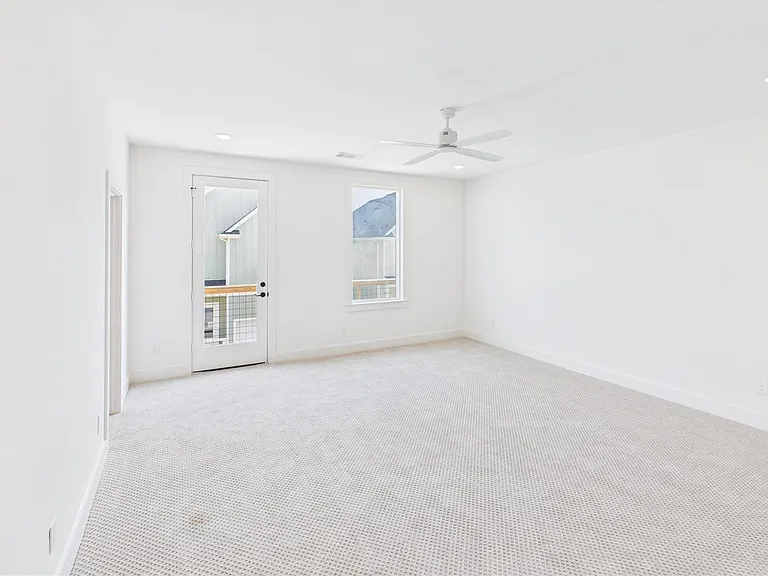 9609 Valeca Dr — Photo 24