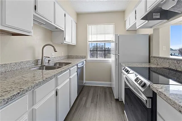 4800 Pontchartrain Dr #13 — Photo 4