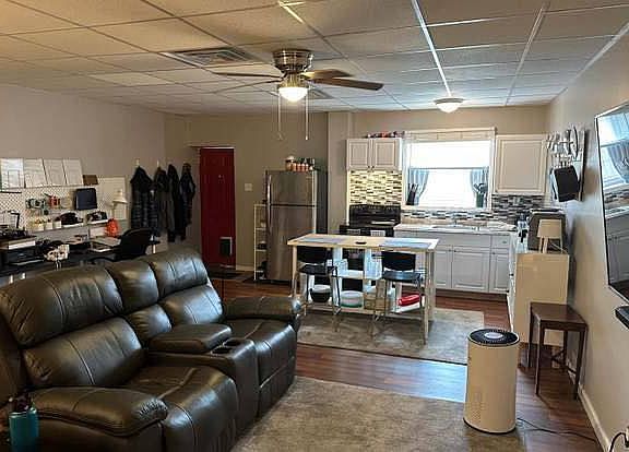 2nd image of 2550 E Somerset St