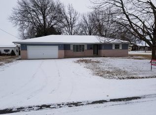 307 Bohlen St, Moweaqua, IL 62550
