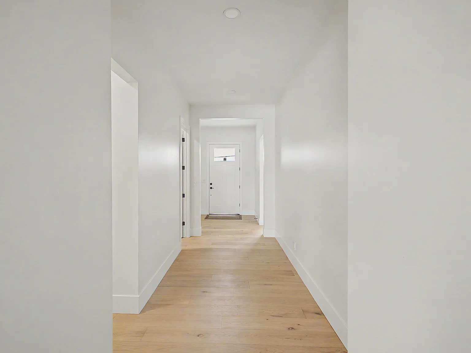 4 bed, 4667 sqft, $8,995 — Photo 3