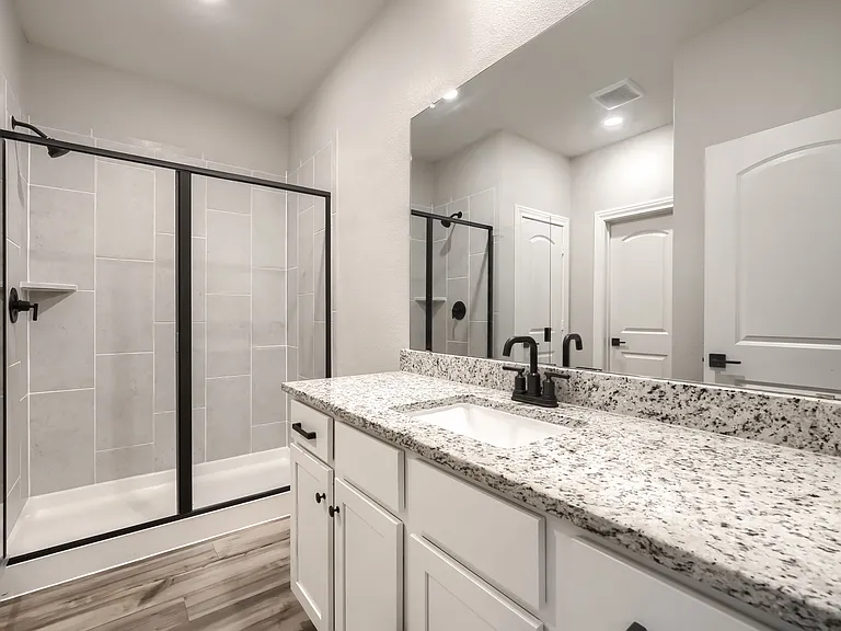 909 Emerson Dr — Photo 15