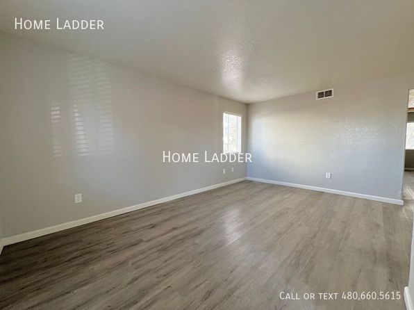 4961 S Park Ave APT 105