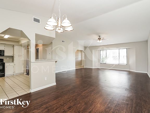 5th image of 221 SW 43rd Ter