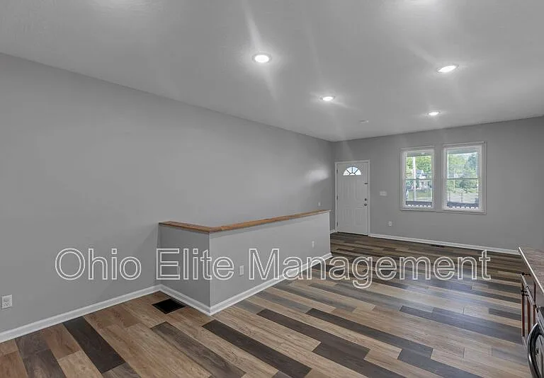 2023 Sullivant Ave — Photo 9