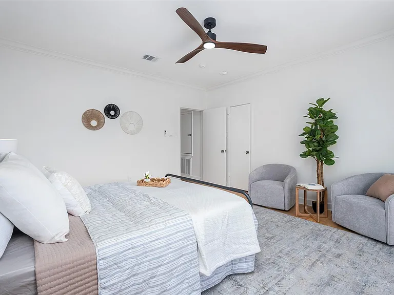 401 Lakeside Ln #213 — Photo 6