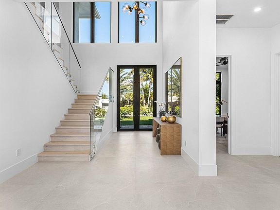 3rd image of 368 Churchill Road