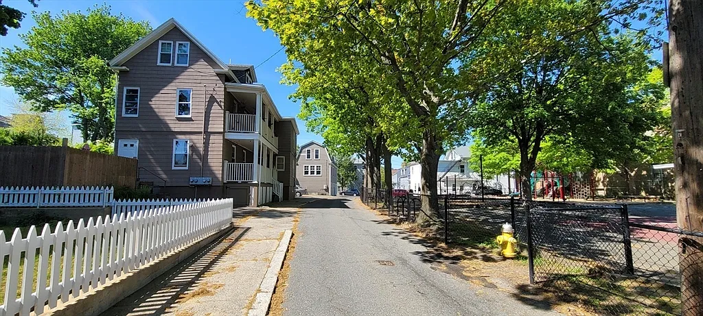 2 bed, 1.0 bath, 1000 sqft, $2,300 — Photo 3