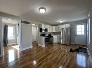 899 Lakeshore Rd E #2, Mississauga, ON L5E 1E2