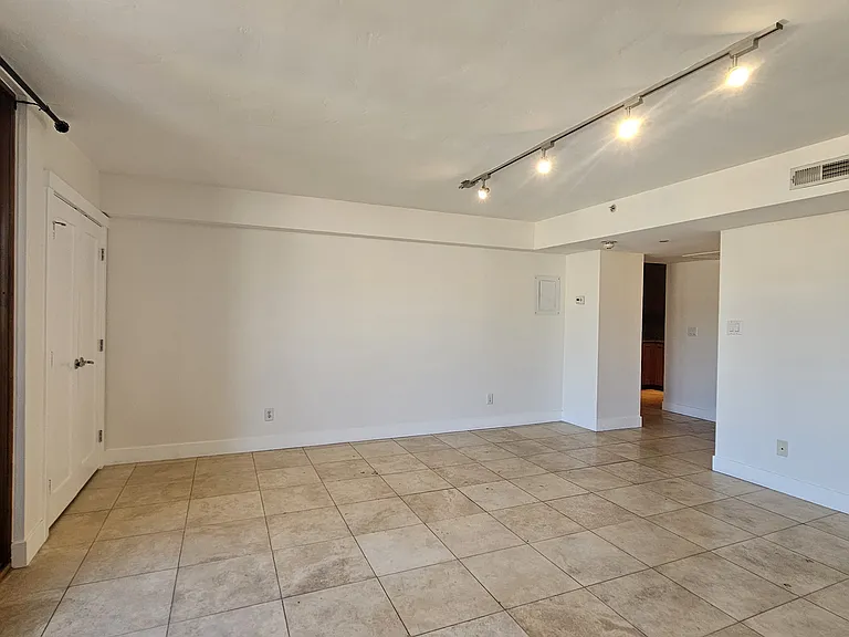 230 E Broadway St #1008 — Photo 14